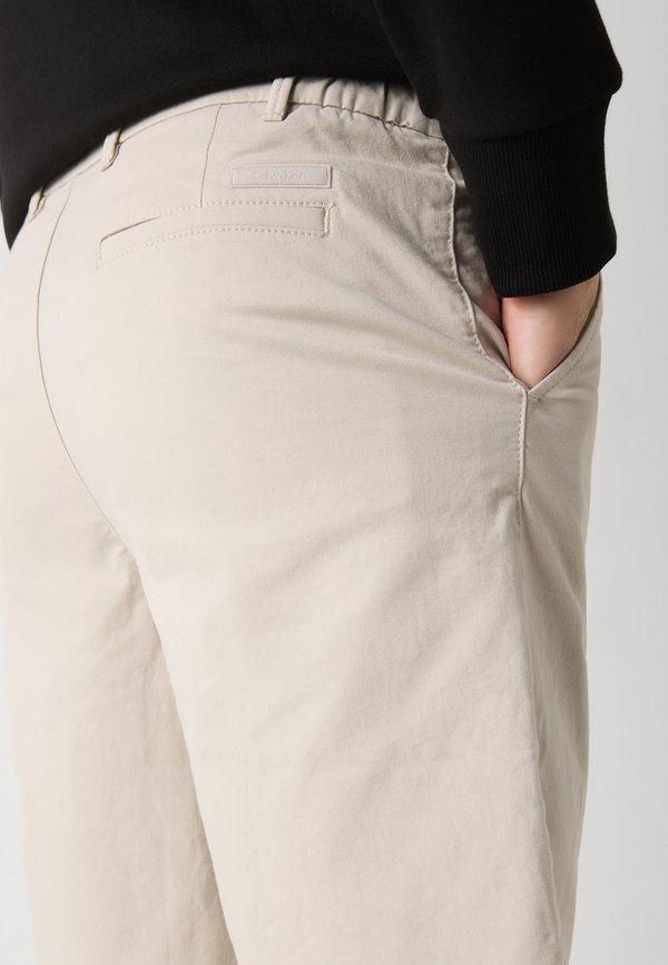 MODERN STRAIGHT - Shorts - silver lining2