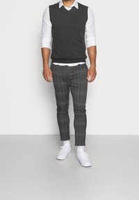 Esprit Stickad tröja - dark grey