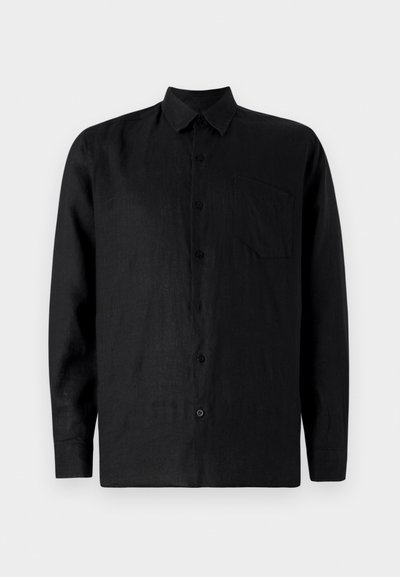 Juodas lino ilgomis rankovėmis marškinys su mygtukų užsegimu, smailiu apykaklės dizainu, vienu krūtinės kišenė ir lygiu paviršiumi.
