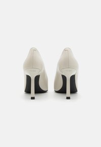 HUGO KATNISS - Escarpins à talons hauts - natural