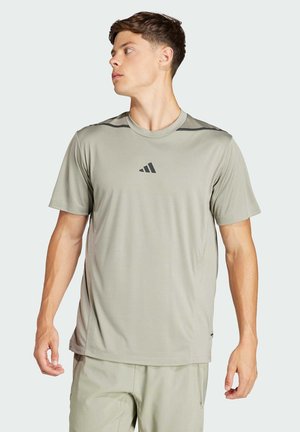 adidas Performance DESIGNED FOR ADISTRONG WORKOUT - Camiseta deportiva - silver pebble black