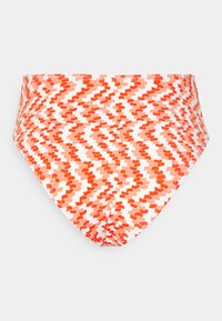 Calções de banho com padrão, apresentando um design multicolorido em tons de vermelho e coral sobre um fundo branco, tecido suave com faixa elástica na cintura.