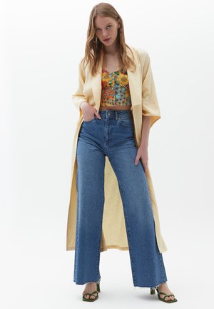 MIT WEITER ARMELFORM - Summer jacket - chamomile