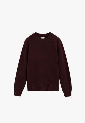 Pullover di lana color borgogna scuro con maniche lunghe, colletto girocollo e polsini e bordo a coste, steso su uno sfondo bianco.