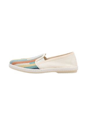 Zapato tipo slip-on con suela color crema, laterales beige y parte superior de tela a rayas multicolor en tonos azul, amarillo, naranja y verde.