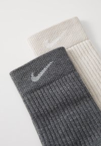 Nike Performance EVERYDAY CREW UNISEX 2 PACK - Șosete sport - iron grey/particle grey/light bone/phantom