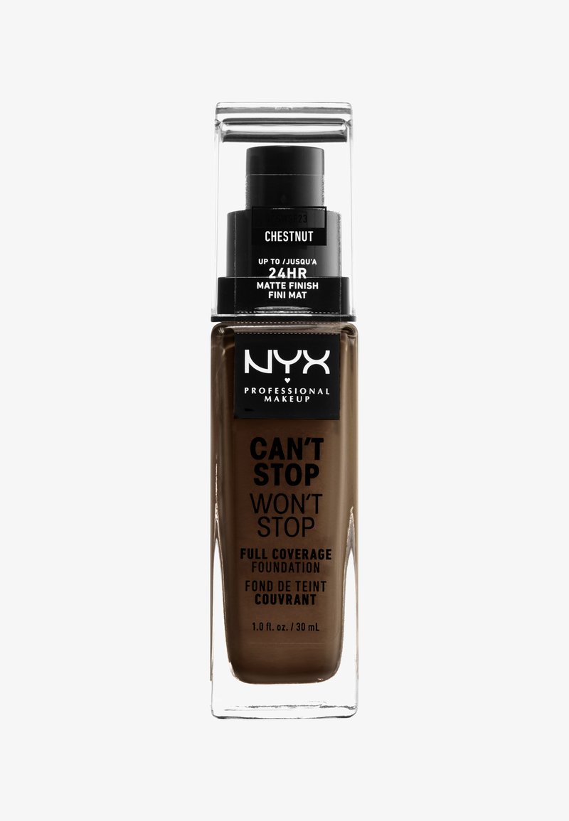 NYX Can't Stop Won't Stop foundation in Chestnut, 30 ml, heeft een rechthoekige glazen fles, matte afwerking, zwarte pompdeksel en gelabelde voorkant.
