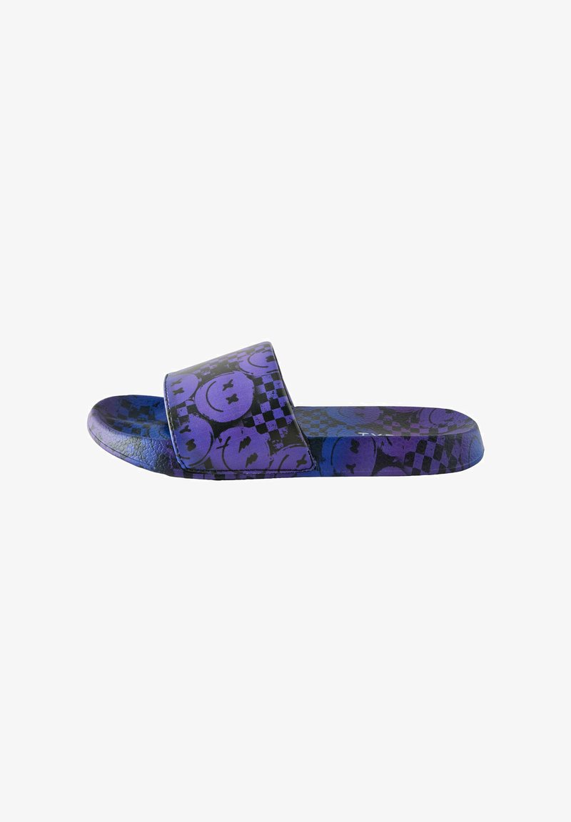 Sandale slide violette et noire avec un visage souriant et un imprimé à carreaux sur la bride et la semelle, semelle intérieure texturée, vue de côté.