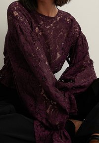 NA-KD Blusa - bordeaux