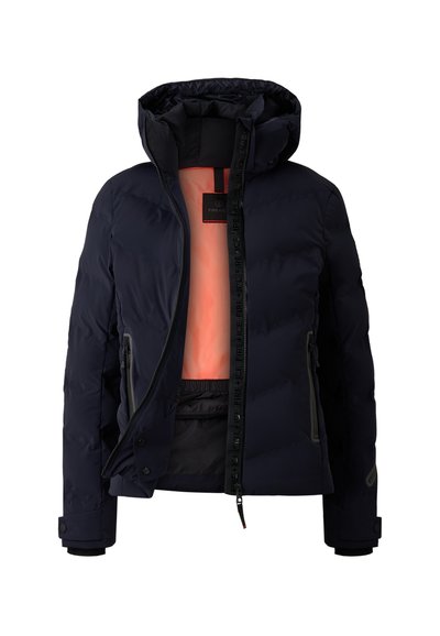 Marineblaue isolierte Jacke mit Kapuze, ausgestattet mit einem leuchtend orangefarbenen Futter, Reißverschlusstaschen und einem schwarzen Reißverschluss mit Markendetails.