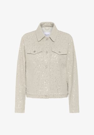 Fényes flitterekkel díszített világosszürke farmerdzseki, hajtókás nyakkal, gombos záródással, két mellzsebbel és texturált felülettel.