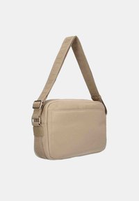 Borsa a spalla beige realizzata in materiale liscio, dotata di una tracolla removibile, una tasca frontale e una forma rettangolare semplice.