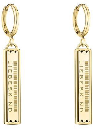Par de pendientes de aro de oro con colgantes rectangulares grabados con la palabra "LIEBESKIND" y patrones de barras verticales.