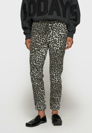 CROPPED LEOPARD - Pantalon de survêtement - soft white melee