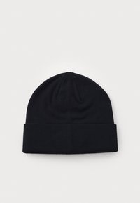 Svart strikket lue med oppbrett, med en glatt tekstur og rund topp. Enkelt og allsidig design.