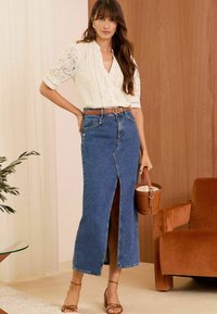 Love & Roses DOBBY SLEEVE REGULAR FIT - Blúzka - ivory white