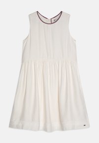 Ärmelloses elfenbeinfarbenes Kleid mit gerafftem Taillenbund, rundem Hals und rotem Saum. Verfügt über ein Logodetail in der Nähe des Saums. Aus weichem Stoff gefertigt.