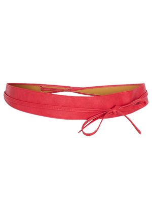 Ceinture en cuir rouge à la taille, de largeur étroite, avec un nœud noué sur un côté et une texture lisse.