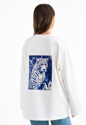 Long sleeved top - white