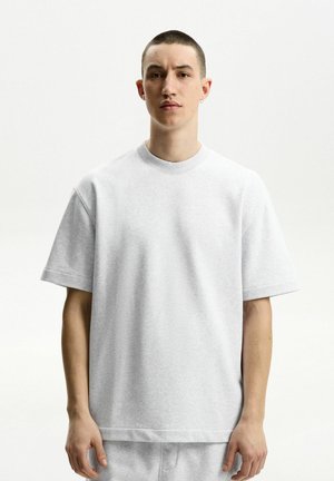 SHORT SLEEVE - PLUSH - Jednoduché tričko
