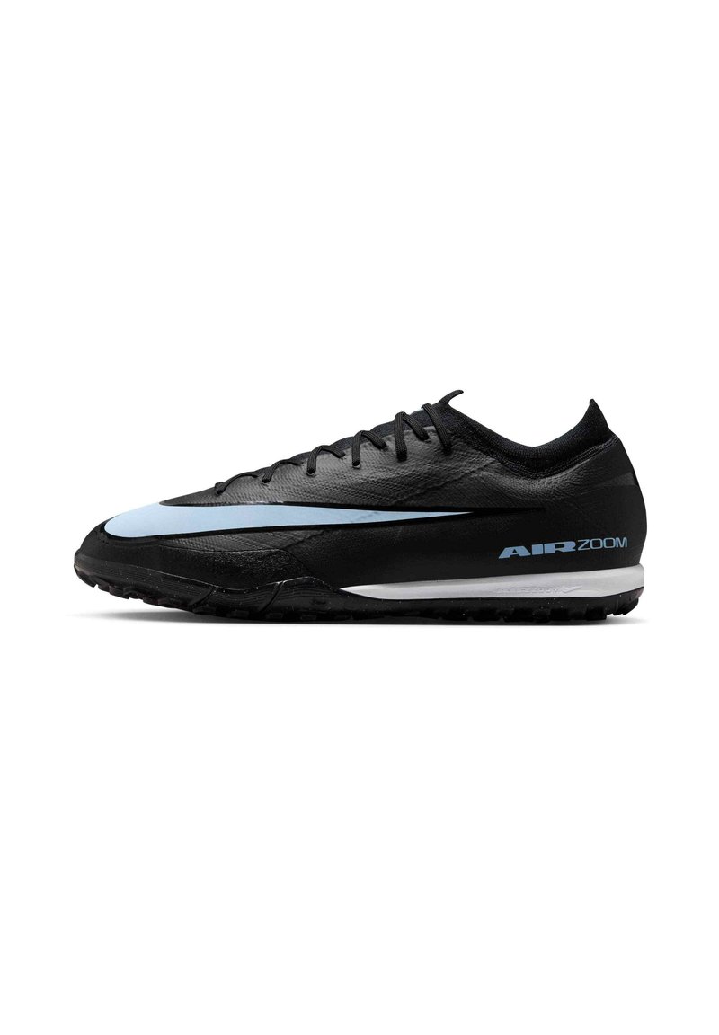 Zapatillas deportivas negras con una parte superior de cuero liso, acentos en azul claro, un diseño elegante y la marca AIR ZOOM en el talón y en el lateral.
