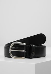 Cintura in pelle nera con finitura liscia, fibbia metallica argentata e design tradizionale. Presenta cuciture lungo i bordi.
