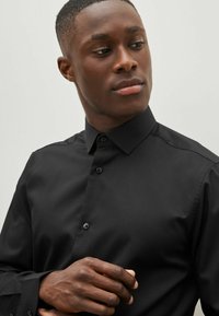Next TEXTURED  REGULAR FIT SINGLE CUFF - Hemd - black