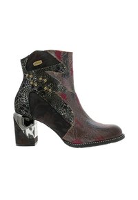 Bottines avec un design à motifs noir et multicolores, finition brillante, clous dorés, et un talon bloc avec un accent métallique.
