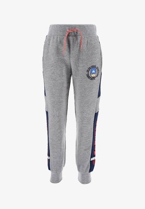 Pantalones de chándal grises con un panel lateral azul marino, cintura elástica con cordón rojo y una etiqueta de logo con un diseño azul y blanco.