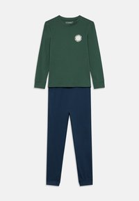 Hosszú ujjú zöld pamut felső kerek logóval; sötétkék pamut leggingsel párosítva. Egyszerű kialakítás, puha tapintású anyag és karcsúsított fazon.