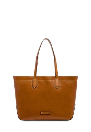 Borsa a tracolla in pelle marrone con doppie cinghie e una piccola targhetta rettangolare dorata con logo, posizionata centralmente vicino al fondo.