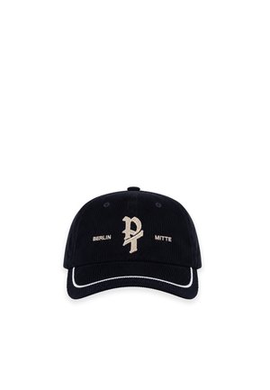 Casquette de baseball en velours côtelé noir avec le logo beige "PL" au centre et les textes "Berlin" et "Mitte" de chaque côté, plus un liseré blanc sur la visière.