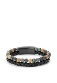 Læder- og perlearmbånd med grønne og brune perler, designet med et flettet sort læderbånd og en mat sort magnetlås.