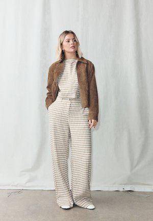 Next, TALL FIT - SMART FRONT BLEND WIDE  - Trousers - brown ecru gingham