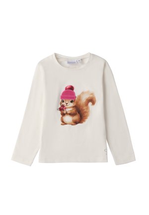 Maglietta a maniche lunghe crema con un'illustrazione dettagliata di uno scoiattolo che indossa un cappello di lana rosa, mentre tiene un fiore. Realizzata in morbido cotone.