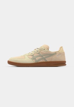 ASICS SportStyle SKYHAND OG UNISEX - Trainers - marzipan/dried leaf green