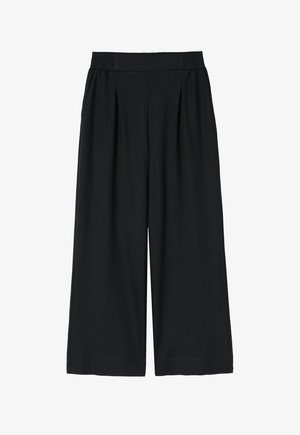 Pantaloni neri a gamba larga con vita arricciata, realizzati in tessuto leggero, con profonde pieghe e una superficie liscia.