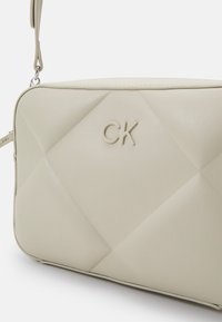 Calvin Klein - Torba na ramię