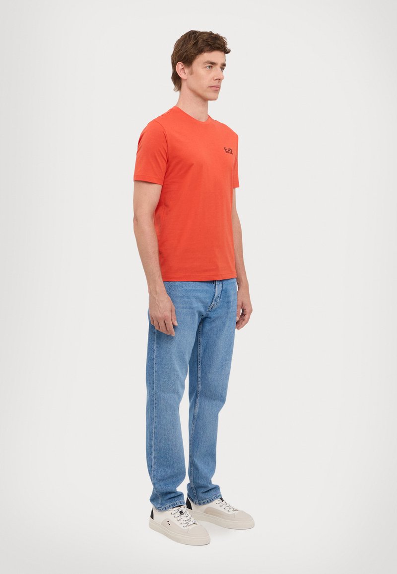 EA7 Emporio Armani TRAIN CORE TEE - Jednoduché tričko - summer fig