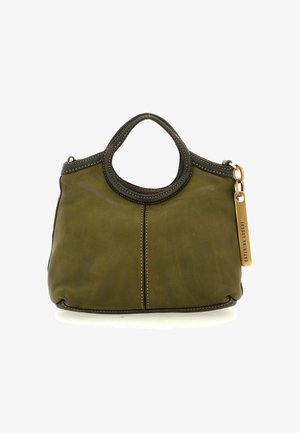 Borsa a tracolla in pelle verde oliva con manici rotondi marroni scuri, cuciture visibili e un portachiavi con targhetta dorata incisa con "Caterina Lucchi."