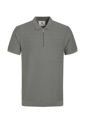 Polo de manga corta gris claro con cuello con cremallera, que presenta un patrón de cuadrícula texturizado en toda su superficie y un dobladillo y puños elásticos.