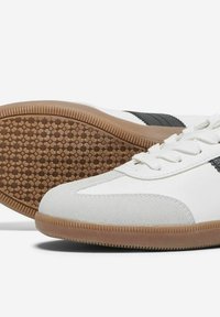 ONLY SHOES Trainers - white