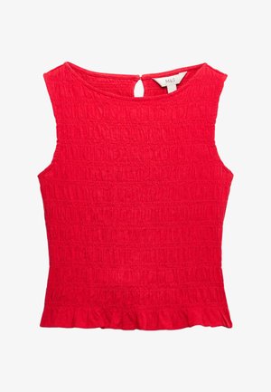 Czerwony top bez rękawów z teksturowanej tkaniny, z delikatnym falbankowym dołem, tyłem z wycięciem na klucz zapinanym na guziki, widoczna metka marki M&S na kołnierzu.