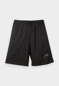 Pantalones cortos negros hasta la rodilla con cintura elástica y cordón, bolsillos laterales y pequeño logo A C W en la parte inferior de la pierna derecha.