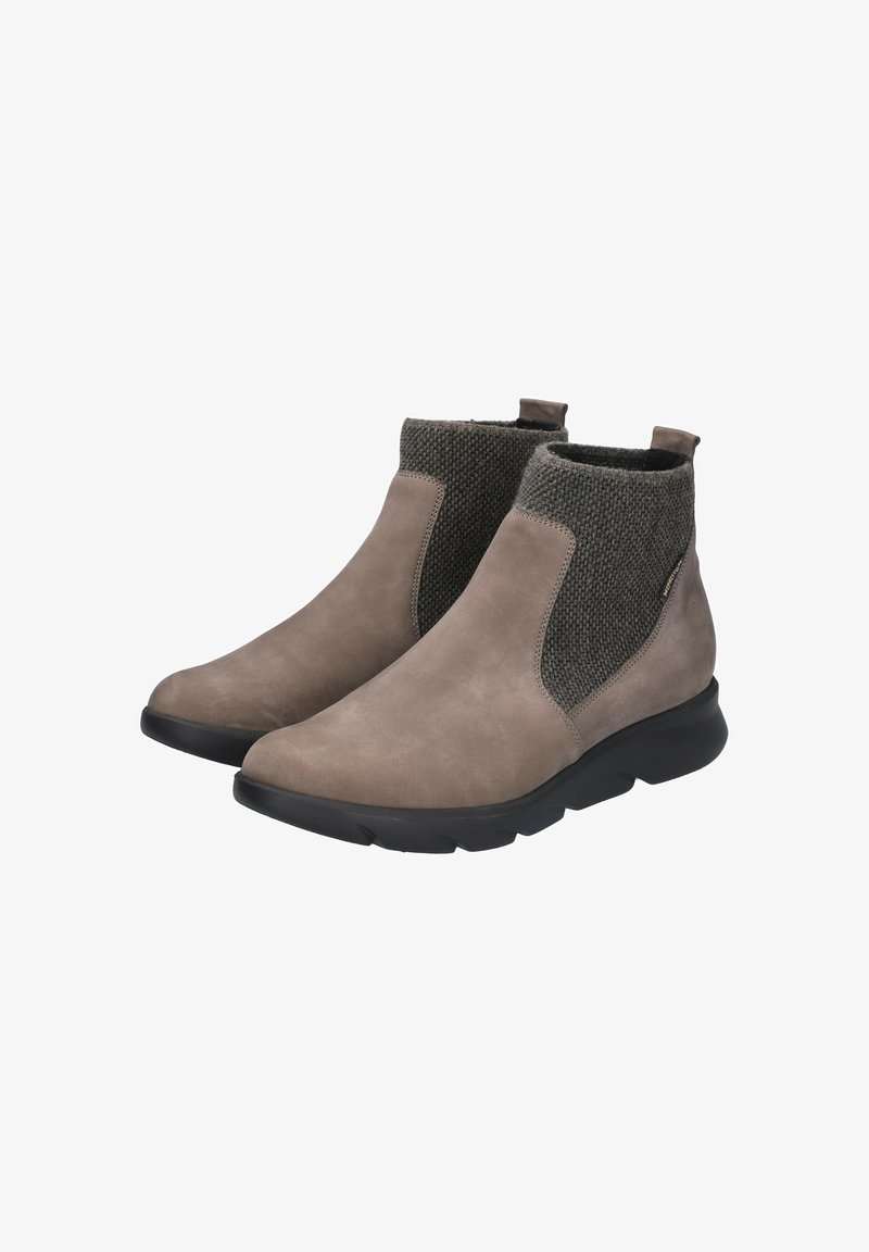 Bottines en suede gris avec semelles en caoutchouc noires, dotées d'un tissu en laine gris tricoté en haut et de panneaux élastiques sur les côtés pour un enfilage facile.