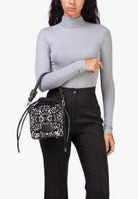 V73 AMELIA - Borsa a mano - nero