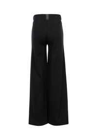 Zwarte wijde broek met een elastische tailleband, gemaakt van gladde stof. De achterkant heeft een discreet logo op de tailleband.