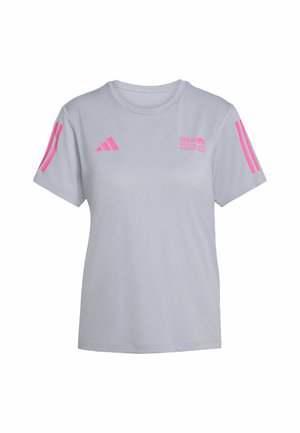 Grijze sportieve t-shirt met roze strepen op de mouwen en logo. Gemaakt van ademend materiaal, heeft het een ronde hals en korte mouwen.