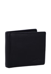 Portafoglio in pelle nera con finitura testurizzata, design a due pieghe, cuciture visibili e un particolare di branding discreto nell'angolo in basso a destra.
