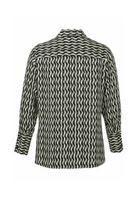 Zwart-witte gestreepte blouse met golvende strepen, een kraag en driekwartmouwen, van iets gemerceriseerd materiaal.